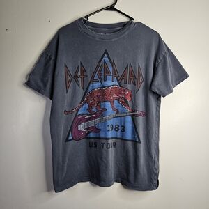 American Eagle Outfitters Graphic Tee in Gray
